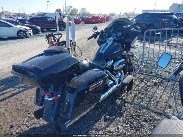 2020 HARLEY-DAVIDSON FLTRX 1HD1KHC1XLB676240 Photo 3