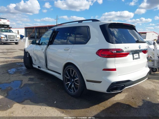 2022 BMW X7 5UXCW2C02N9K60324 Photo 2