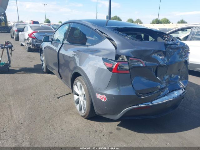 2023 TESLA MODEL Y 7SAYGDED0PF978241 Photo 2