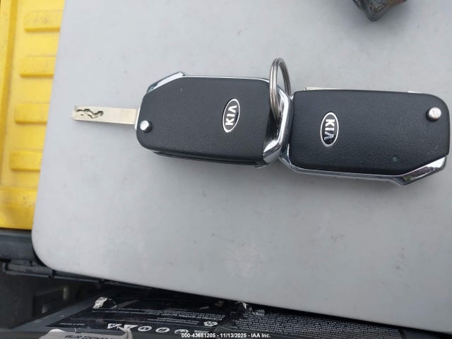 KNDEUCAA2M7141250 KIA SELTOS S