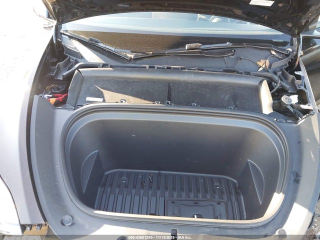 2025 TESLA MODEL Y 7SAYGDEE6SF238341 Photo 9