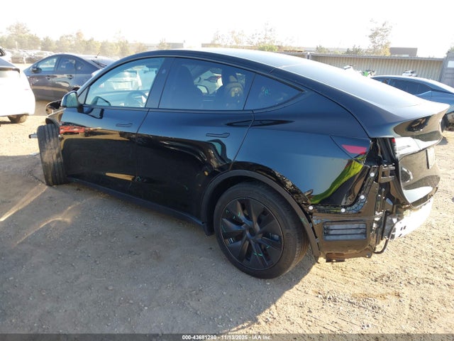 2025 TESLA MODEL Y 7SAYGDEE6SF238341 Photo 2