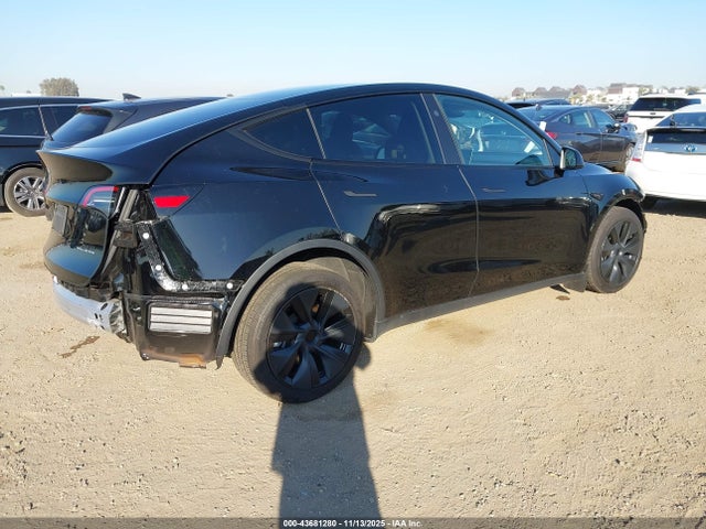 2025 TESLA MODEL Y 7SAYGDEE6SF238341 Photo 3