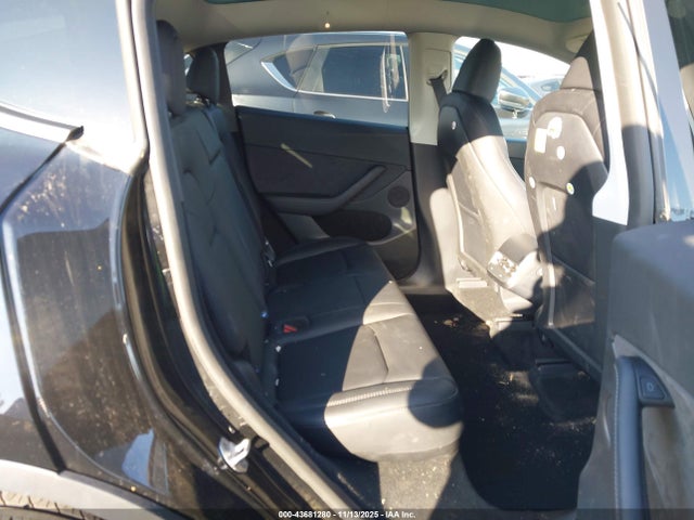2025 TESLA MODEL Y 7SAYGDEE6SF238341 Photo 7