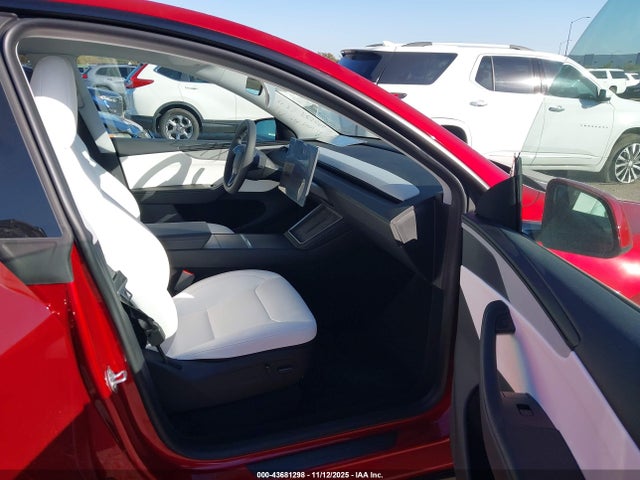 2026 TESLA MODEL Y 7SAYGDED4TA433182 Photo 4