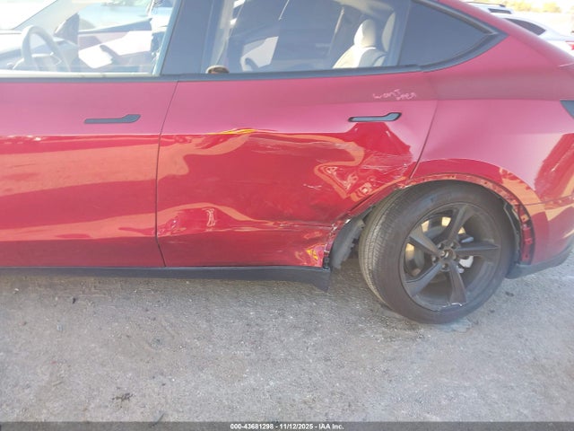 2026 TESLA MODEL Y 7SAYGDED4TA433182 Photo 5