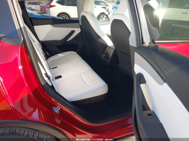 2026 TESLA MODEL Y 7SAYGDED4TA433182 Photo 7