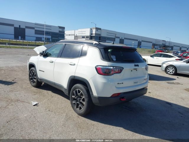 2019 JEEP COMPASS 3C4NJDDB0KT671745 Photo 2