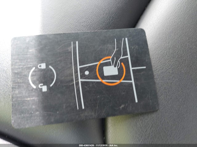 2023 TESLA MODEL Y 7SAYGDEE2PA029764 Photo 10