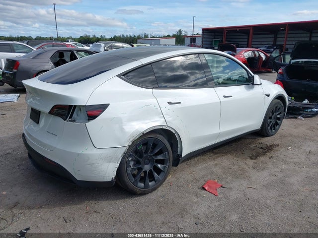 2023 TESLA MODEL Y 7SAYGDEE2PA029764 Photo 3