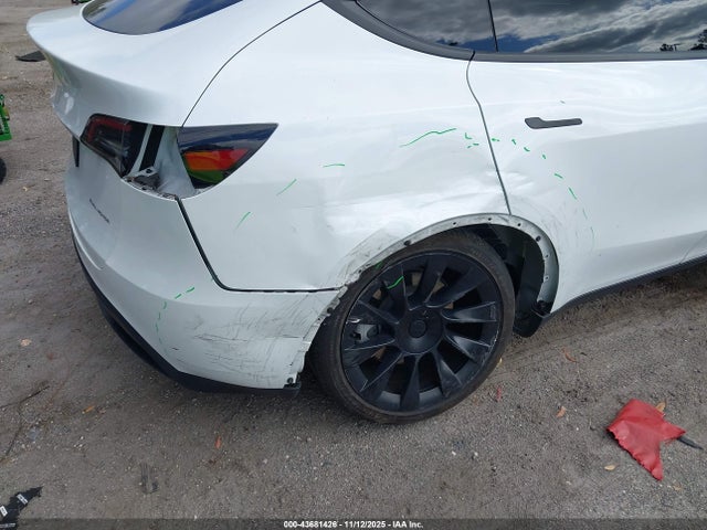 2023 TESLA MODEL Y 7SAYGDEE2PA029764 Photo 5