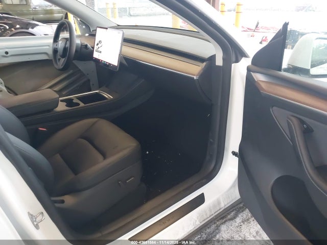 2024 TESLA MODEL Y 7SAYGDEE6RF204510 Photo 4