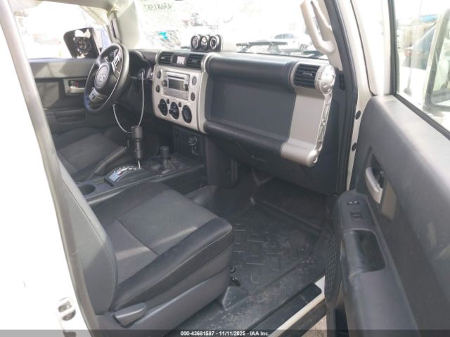 2014 TOYOTA FJ CRUISER JTEBU4BF4EK189751 Photo 4