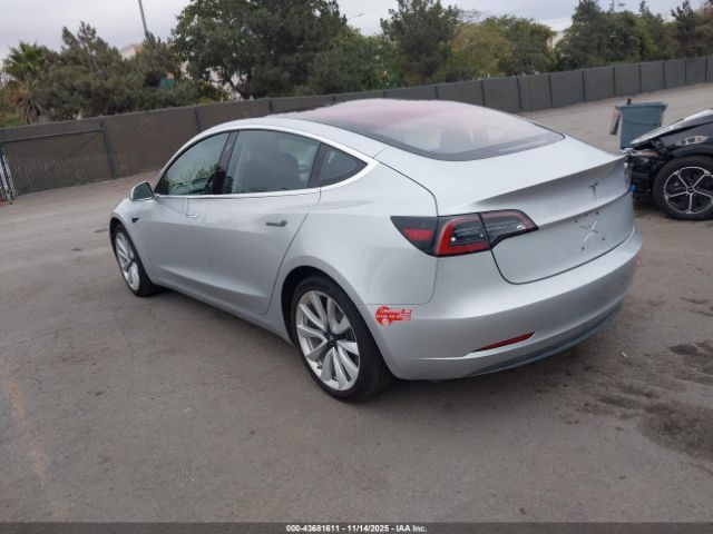 2018 TESLA MODEL 3 5YJ3E1EA6JF007897 Photo 2