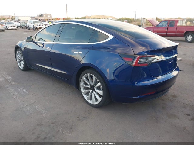 2018 TESLA MODEL 3 5YJ3E1EBXJF063690 Photo 2