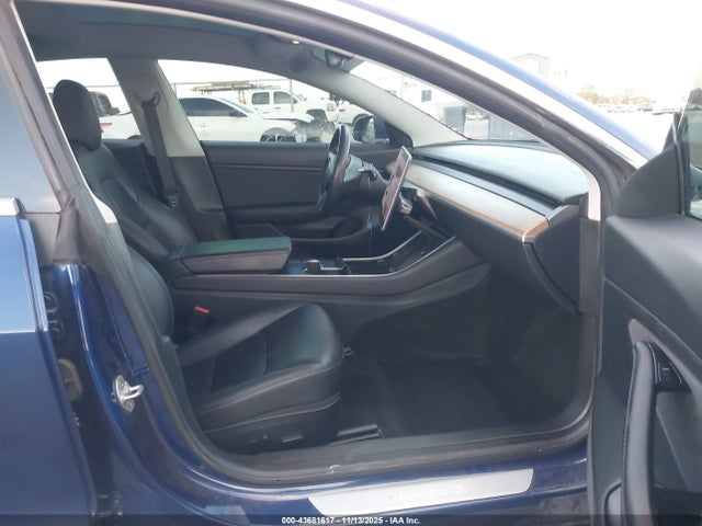 2018 TESLA MODEL 3 5YJ3E1EBXJF063690 Photo 4