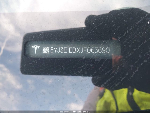 2018 TESLA MODEL 3 5YJ3E1EBXJF063690 Photo 8