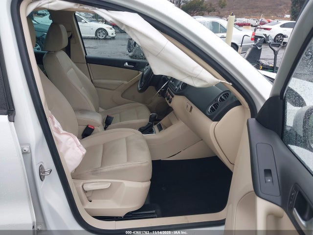 2015 VOLKSWAGEN TIGUAN WVGAV7AX8FW577984 Photo 4