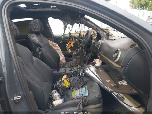 2017 AUDI A3 WAUJ8GFF9H1080967 Photo 4