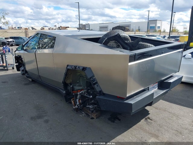 2024 TESLA CYBERTRUCK 7G2CEHED5RA003803 Photo 2