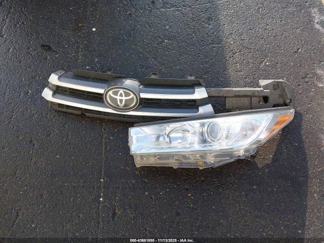 5TDBZRFH7KS722548 Toyota Highlander Le