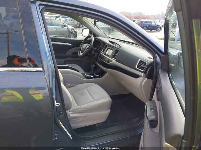 5TDBZRFH7KS722548 Toyota Highlander Le