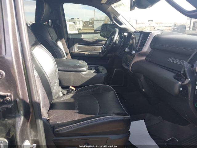 3C63RRMLXLG158770 RAM 3500 Laramie 4x4 6&#039;4 Box
