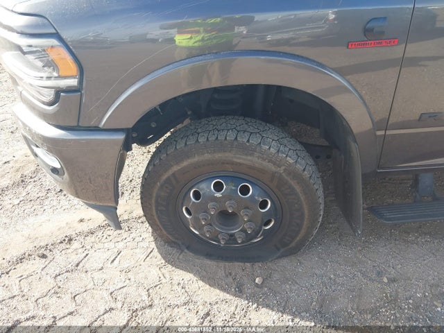 3C63RRMLXLG158770 RAM 3500 Laramie 4x4 6&#039;4 Box