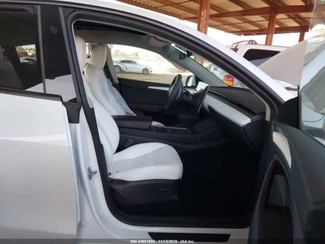 2024 TESLA MODEL Y 7SAYGAEE2RF122644 Photo 4