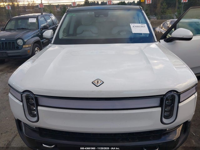 Rivian R1s Adventure 2023 7PDSGABA2PN009823 Image 10