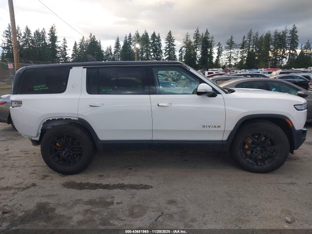 Rivian R1s Adventure 2023 7PDSGABA2PN009823 Image 14