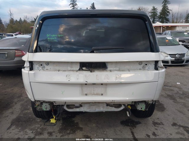 Rivian R1s Adventure 2023 7PDSGABA2PN009823 Image 17