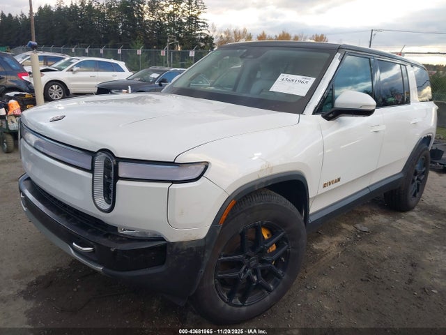 Rivian R1s Adventure 2023 7PDSGABA2PN009823 Image 2