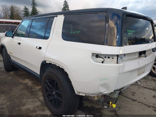 Rivian R1s Adventure 2023 7PDSGABA2PN009823 Image 3