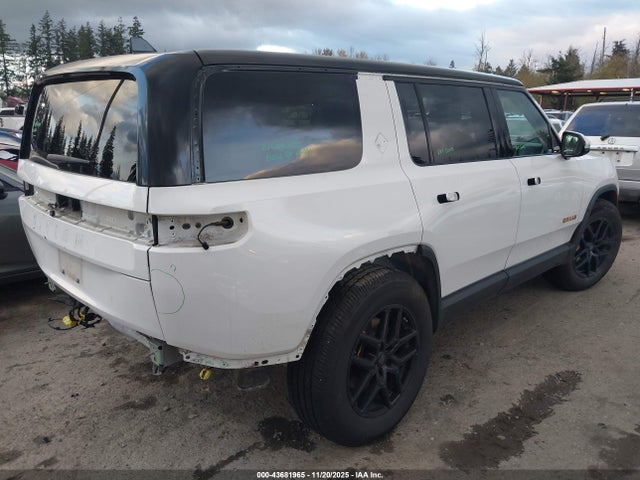 Rivian R1s Adventure 2023 7PDSGABA2PN009823 Image 4