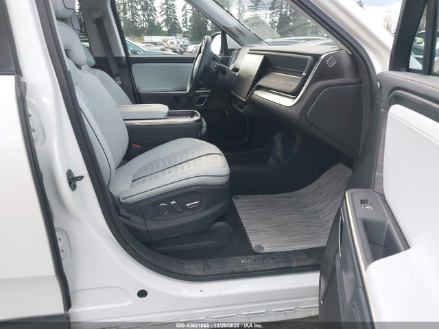 Rivian R1s Adventure 2023 7PDSGABA2PN009823 Image 5