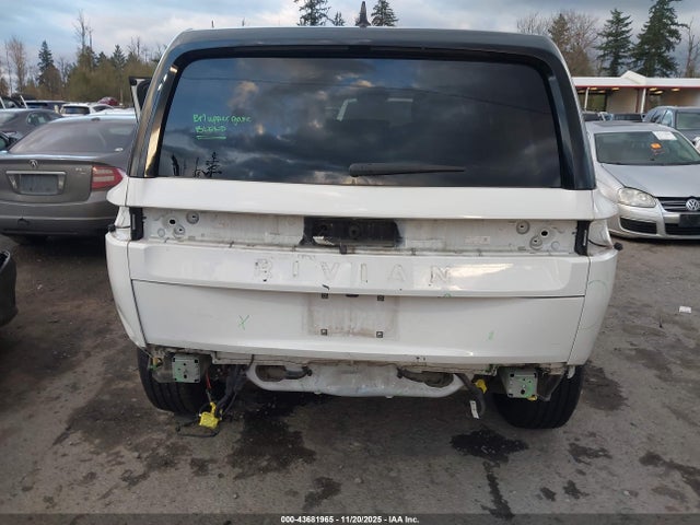 Rivian R1s Adventure 2023 7PDSGABA2PN009823 Image 6