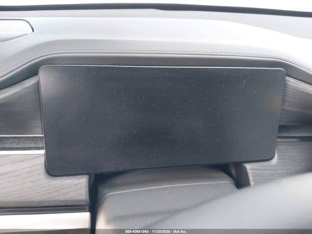 Rivian R1s Adventure 2023 7PDSGABA2PN009823 Image 7