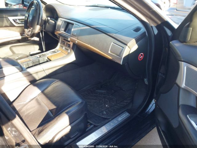 2013 JAGUAR XF SAJWA0ES8DPU02509 Photo 4