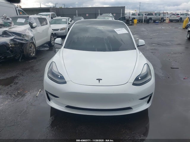 43682171 :رقم المزاد ، 5YJ3E1EA1MF930535 vin ، 2021 Tesla Model 3 Standard Range Plus Rear-wheel Drive مزاد بيع
