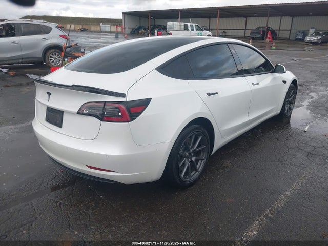 43682171 :رقم المزاد ، 5YJ3E1EA1MF930535 vin ، 2021 Tesla Model 3 Standard Range Plus Rear-wheel Drive مزاد بيع