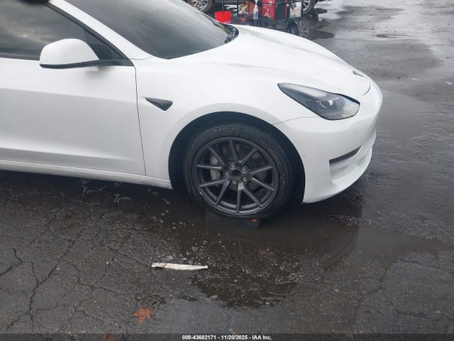 43682171 :رقم المزاد ، 5YJ3E1EA1MF930535 vin ، 2021 Tesla Model 3 Standard Range Plus Rear-wheel Drive مزاد بيع