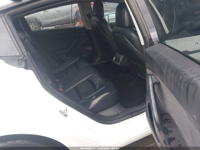 43682171 :رقم المزاد ، 5YJ3E1EA1MF930535 vin ، 2021 Tesla Model 3 Standard Range Plus Rear-wheel Drive مزاد بيع