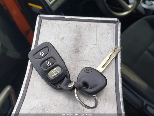 2013 Hyundai Veloster Base W/black მანქანა იყიდება აუქციონზე, vin: KMHTC6AD3DU133404, აუქციონის ნომერი: 43682213