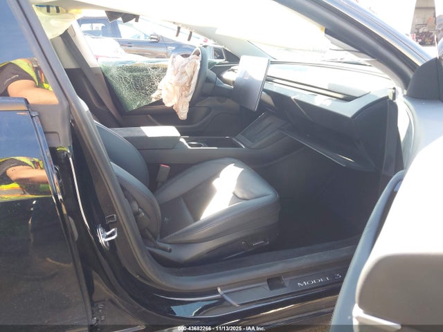 2025 TESLA MODEL 3 5YJ3E1EB3SF889041 Photo 4