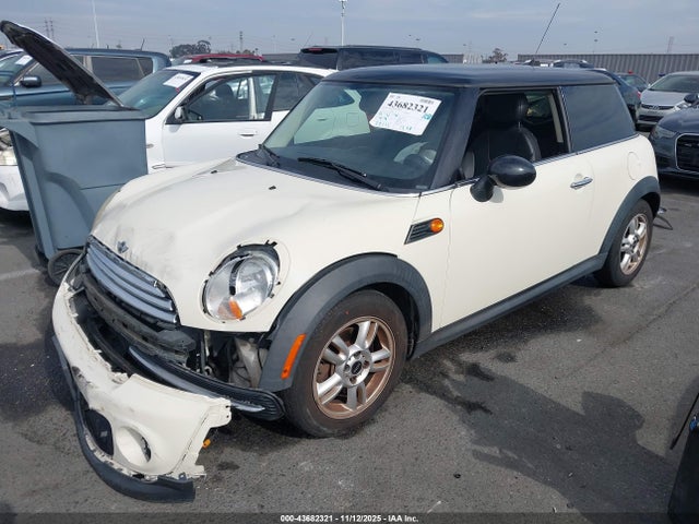 2012 MINI COOPER WMWSU3C56CT260800 Photo 1