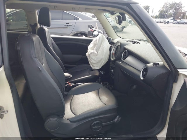2012 MINI COOPER WMWSU3C56CT260800 Photo 4