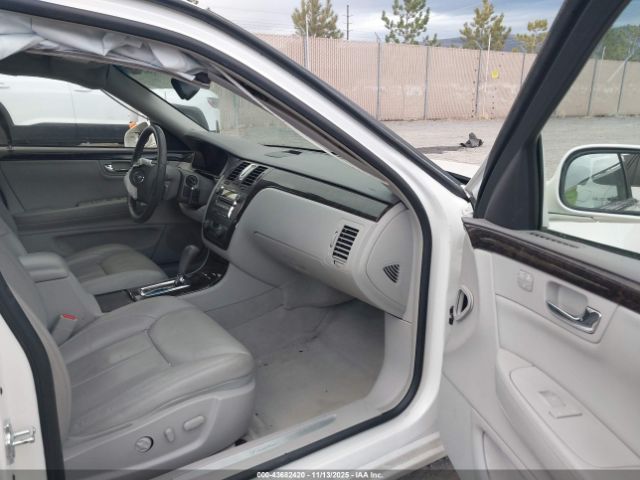 2011 CADILLAC DTS 1G6KD5E60BU147831 Photo 4