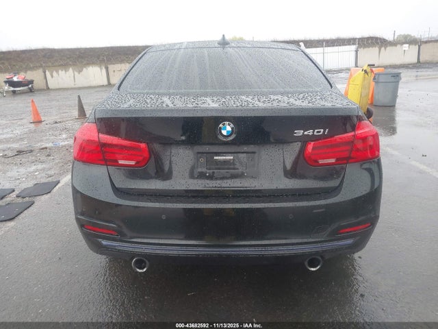BMW 340i 2016 WBA8B3G50GNT62503 Image 17