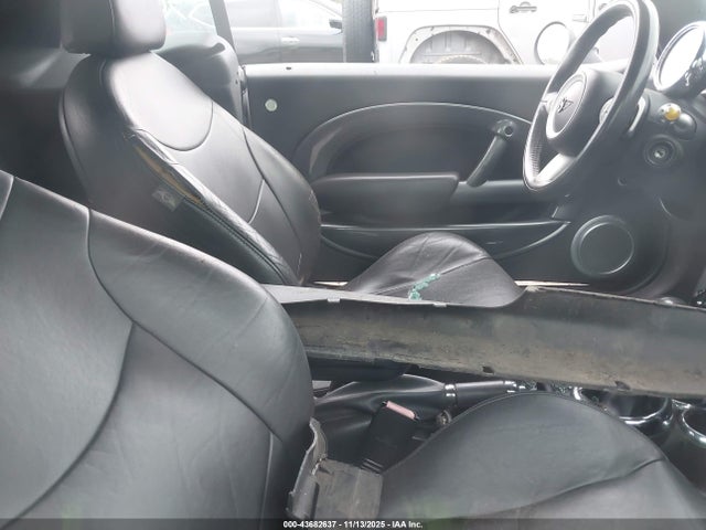 2006 MINI COOPER S WMWRH33566TK59735 Photo 4